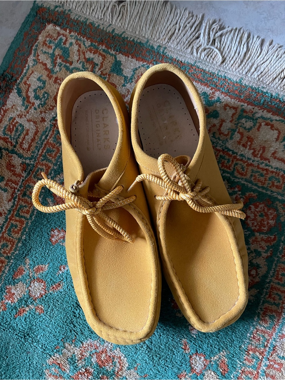 Clark’s Original Wallabee Mustard Yellow Size 11 Crepe Soles Striped Laces